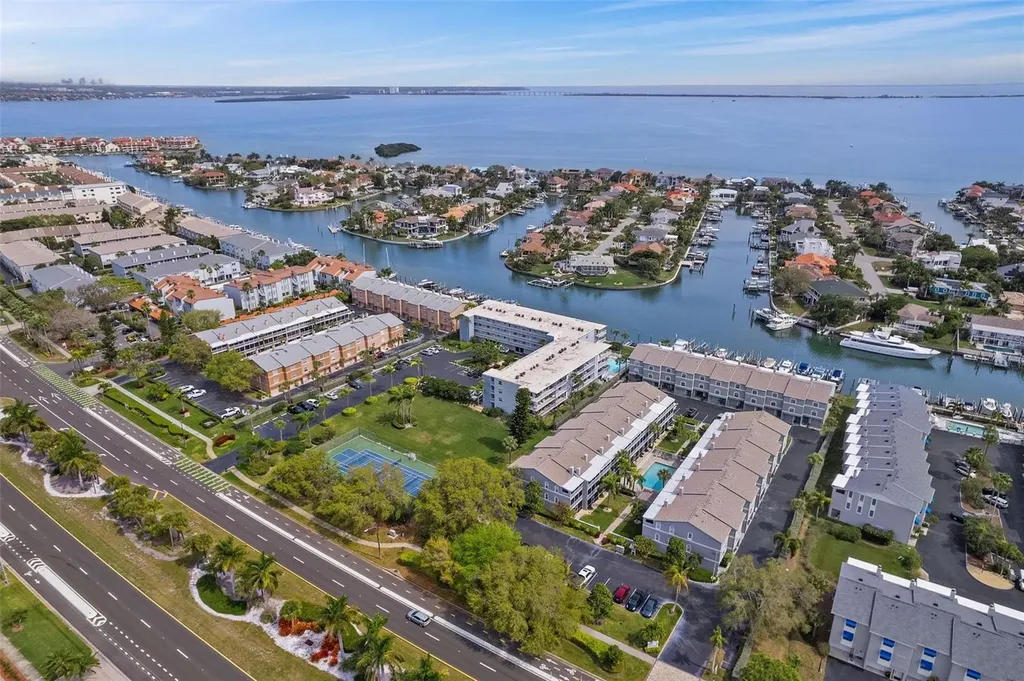 719 Pinellas Bayway S St Petersburg FL 33715