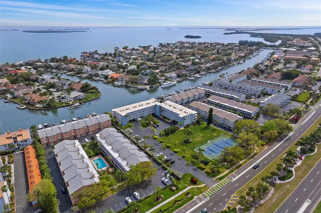719 Pinellas Bayway S St Petersburg FL 33715
