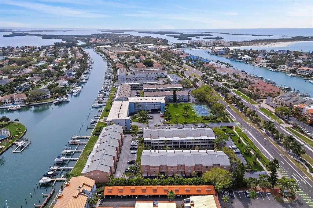 719 Pinellas Bayway S St Petersburg FL 33715