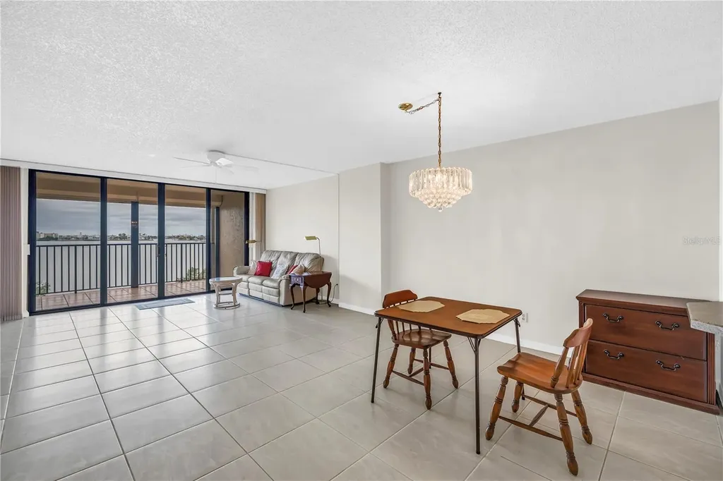 7037 Sunset Drive S South Pasadena FL 33707
