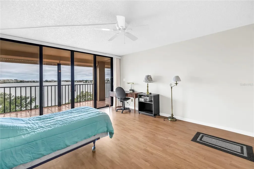 7037 Sunset Drive S South Pasadena FL 33707