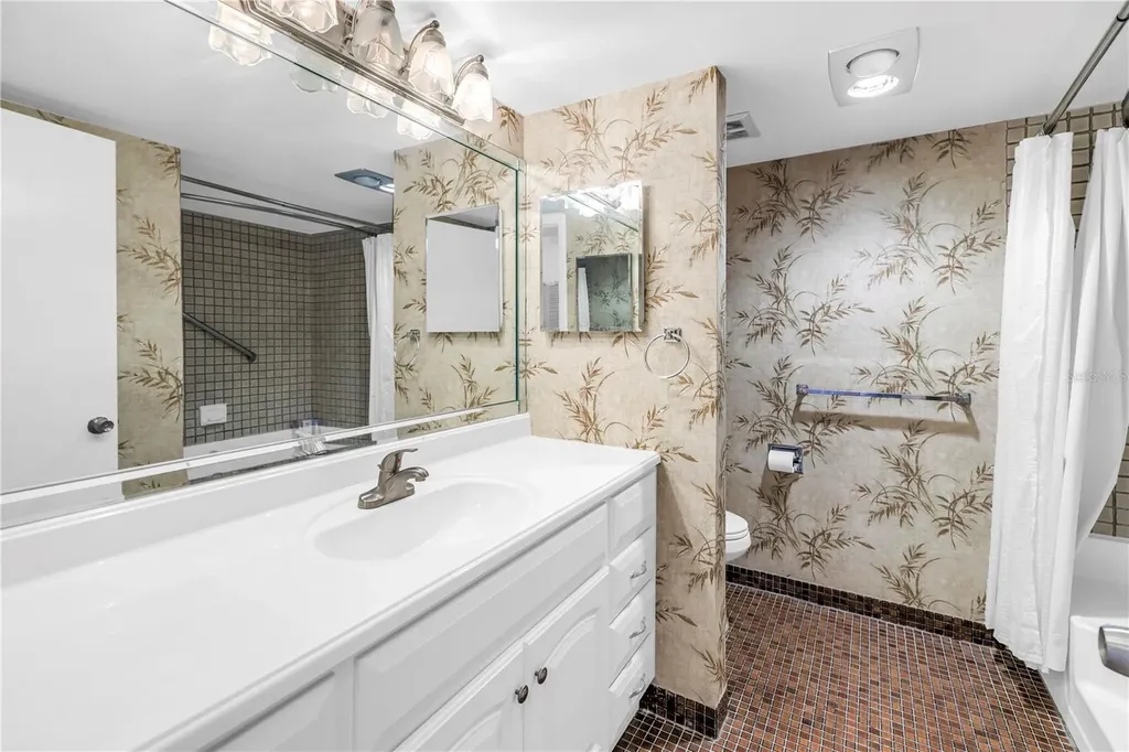 7037 Sunset Drive S South Pasadena FL 33707