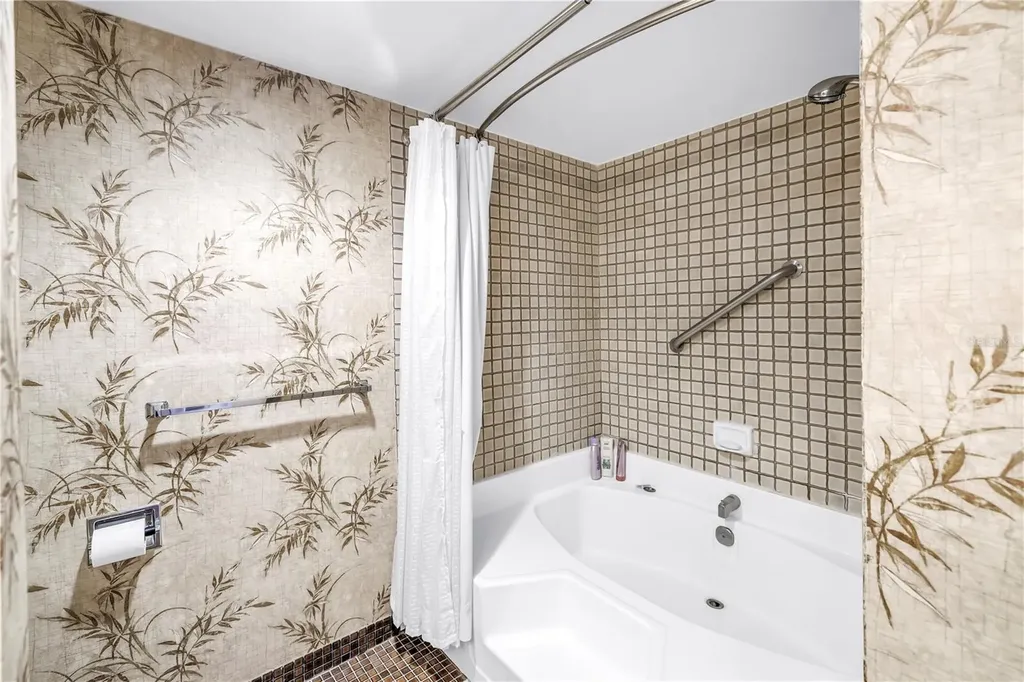 7037 Sunset Drive S South Pasadena FL 33707