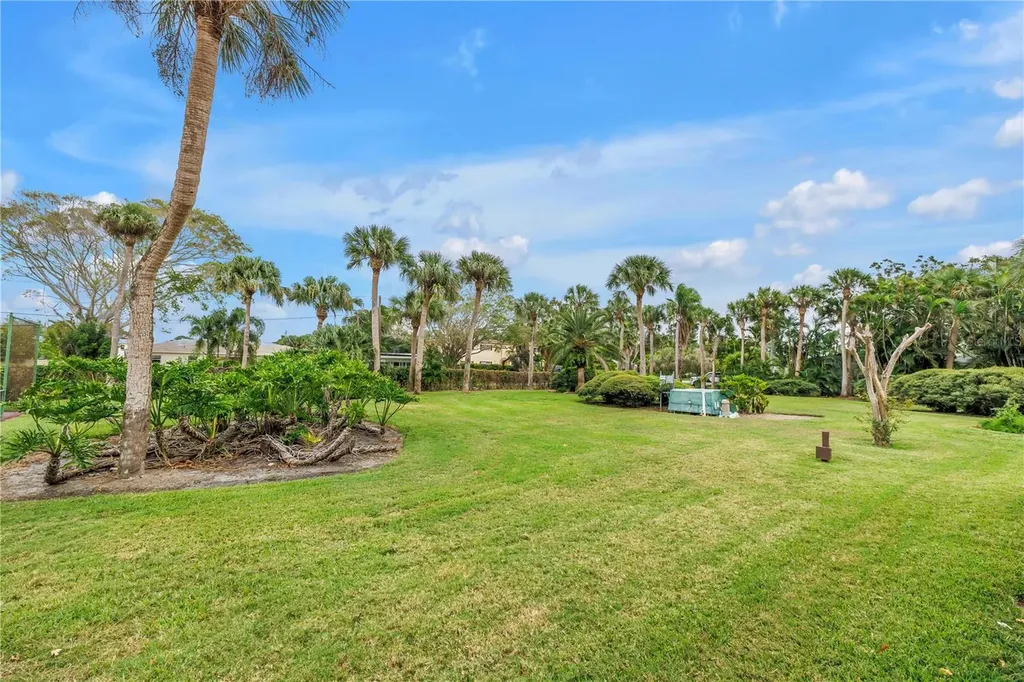 7037 Sunset Drive S South Pasadena FL 33707