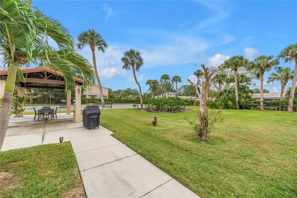 7037 Sunset Drive S South Pasadena FL 33707