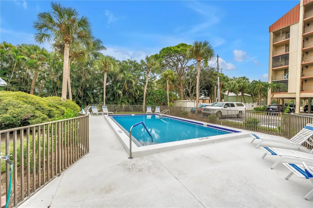 7037 Sunset Drive S South Pasadena FL 33707