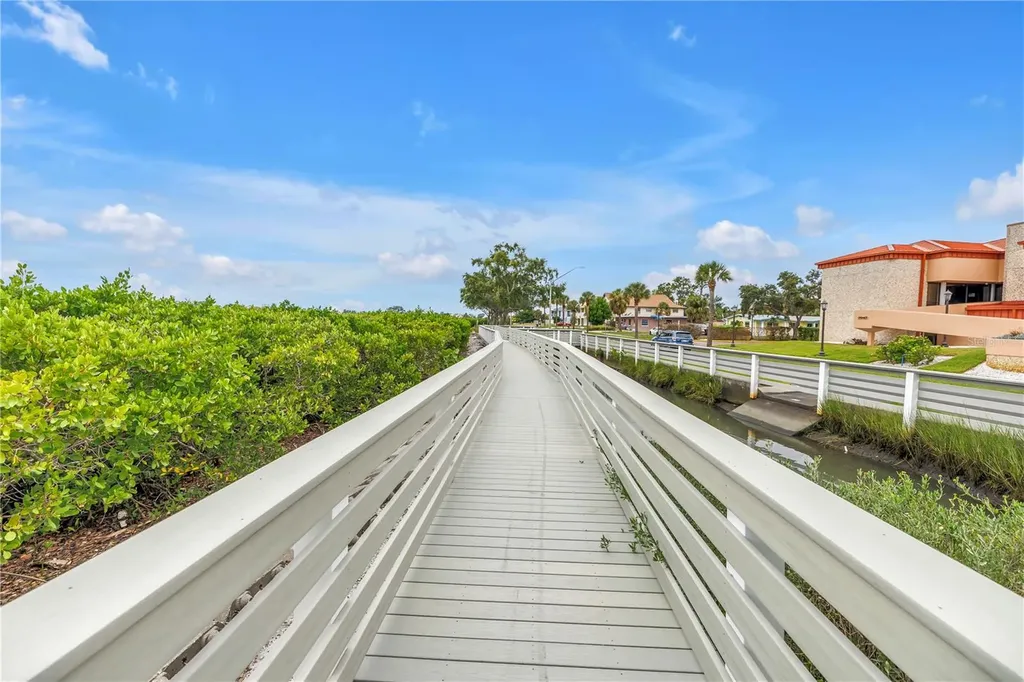7037 Sunset Drive S South Pasadena FL 33707