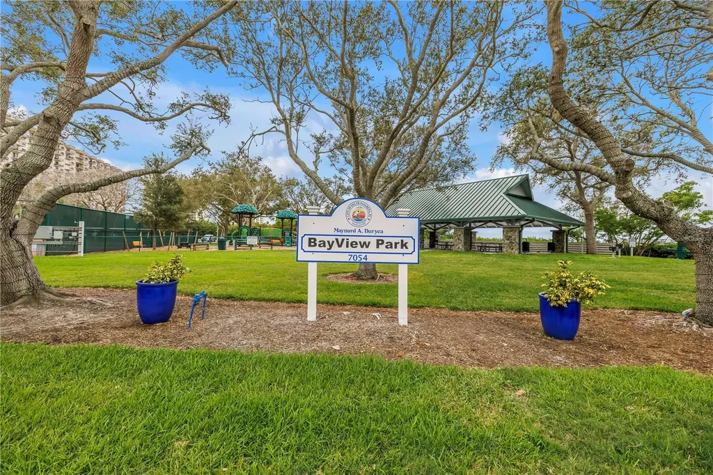 7037 Sunset Drive S South Pasadena FL 33707