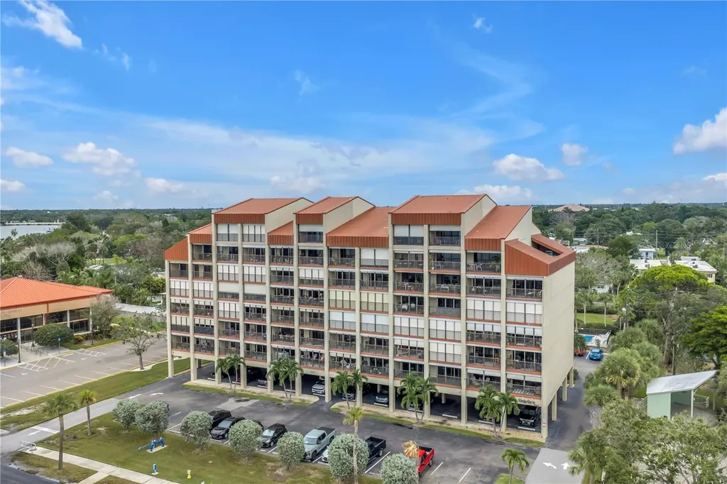 7037 Sunset Drive S South Pasadena FL 33707