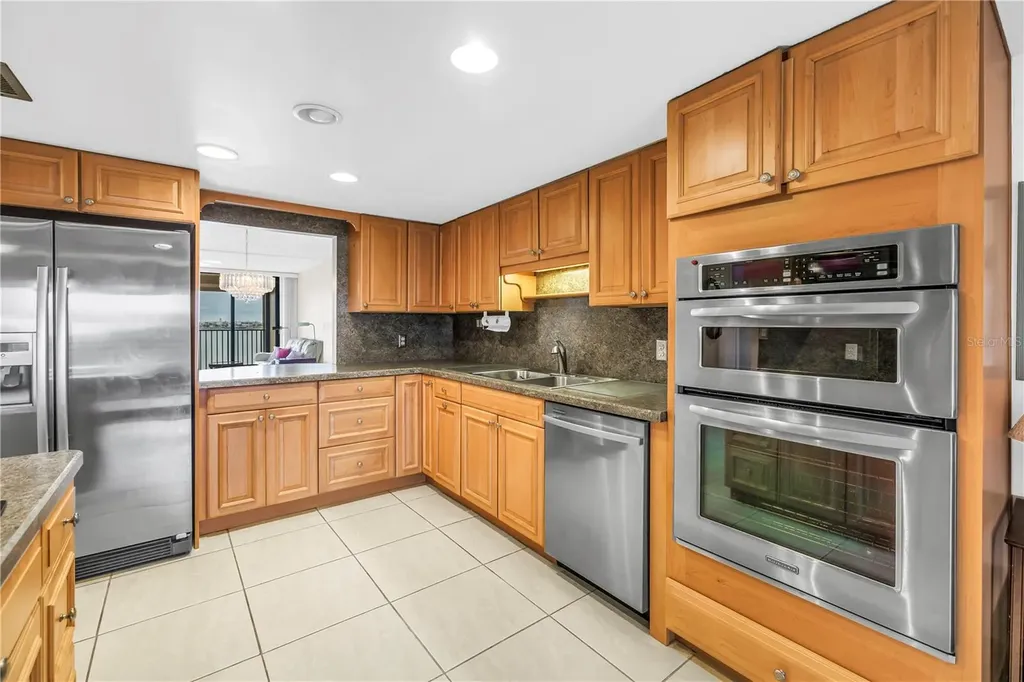 7037 Sunset Drive S South Pasadena FL 33707
