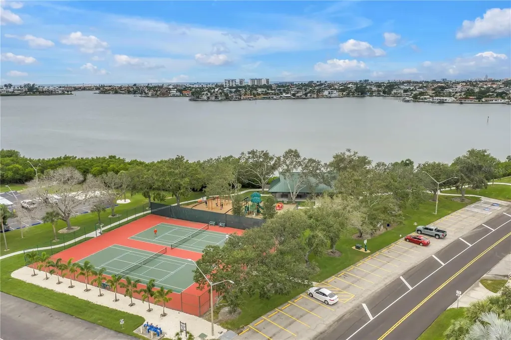 7037 Sunset Drive S South Pasadena FL 33707