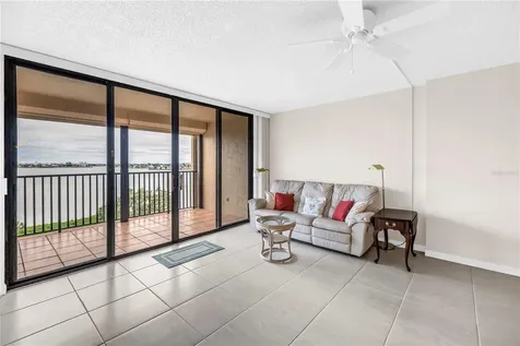 7037 Sunset Drive S South Pasadena FL 33707