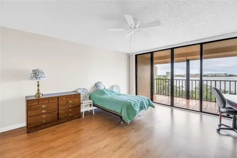 7037 Sunset Drive S South Pasadena FL 33707
