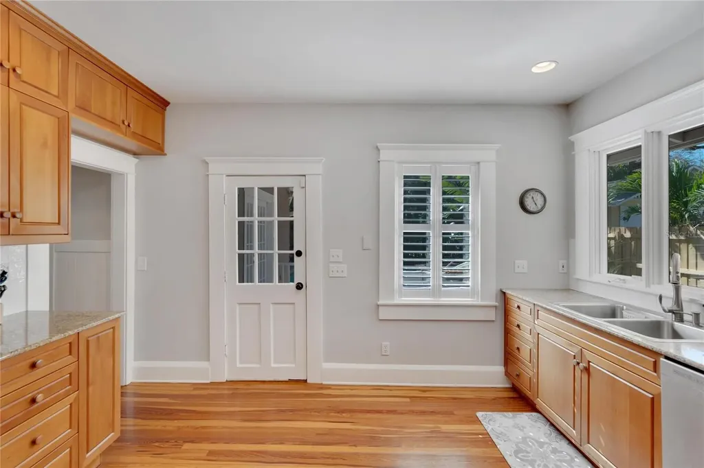 3006 W Harbor View Avenue Tampa FL 33611