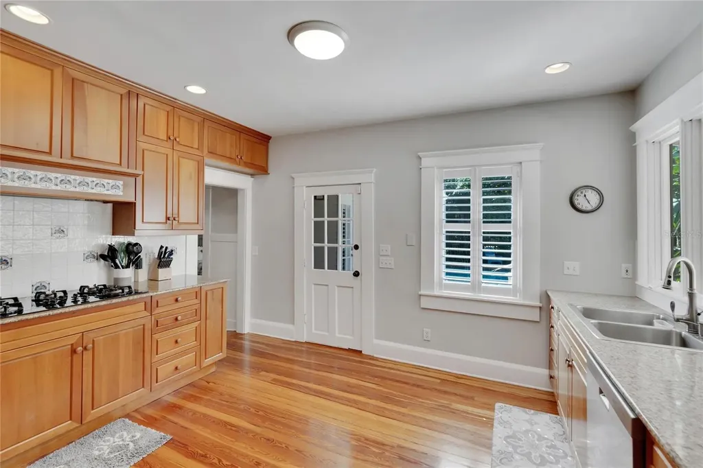 3006 W Harbor View Avenue Tampa FL 33611