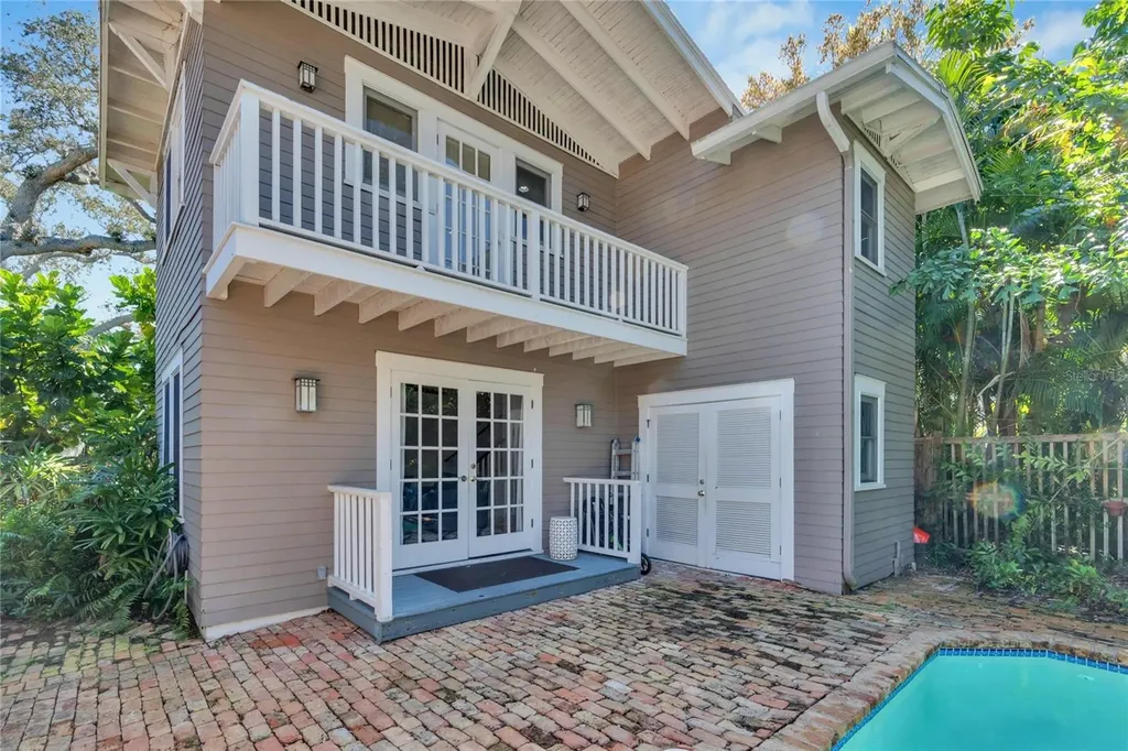 3006 W Harbor View Avenue Tampa FL 33611