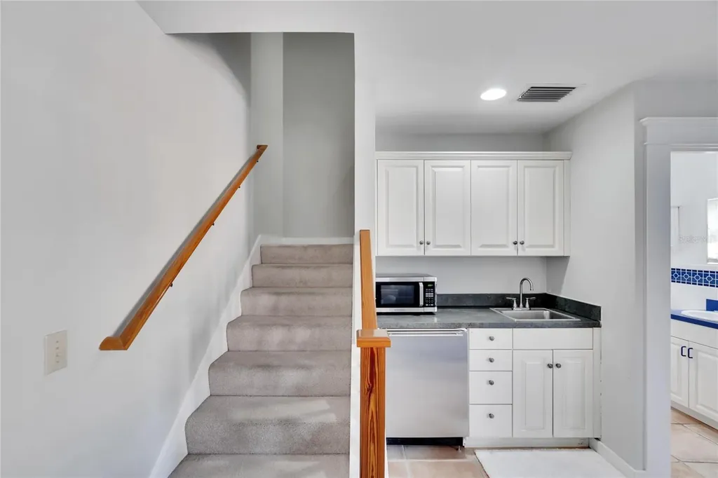 3006 W Harbor View Avenue Tampa FL 33611