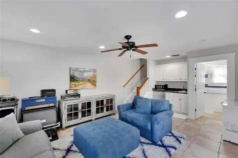 3006 W Harbor View Avenue Tampa FL 33611