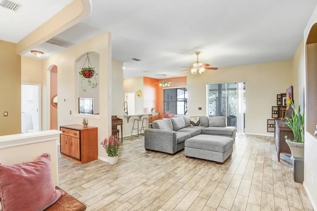 829 Innergary Place Valrico FL 33594