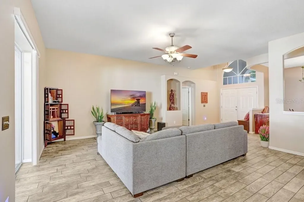 829 Innergary Place Valrico FL 33594