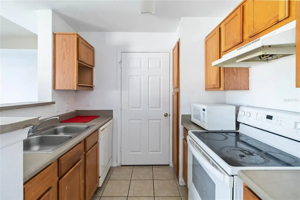 3714 Palm Desert Lane Orlando FL 32839