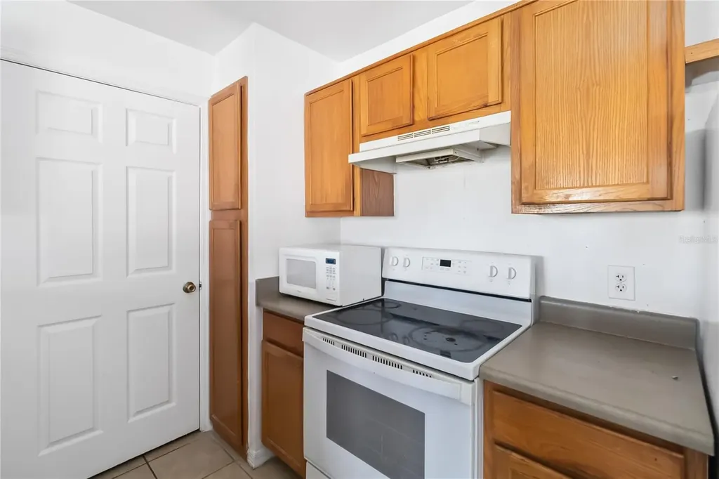 3714 Palm Desert Lane Orlando FL 32839