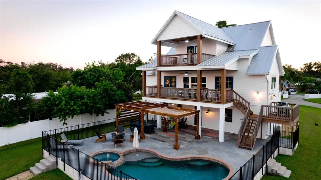 2111 51st Boulevard E Bradenton FL 34208