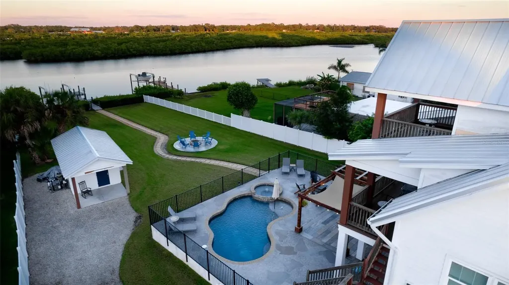 2111 51st Boulevard E Bradenton FL 34208
