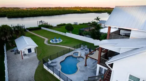 2111 51st Boulevard E Bradenton FL 34208