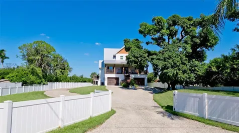 2111 51st Boulevard E Bradenton FL 34208