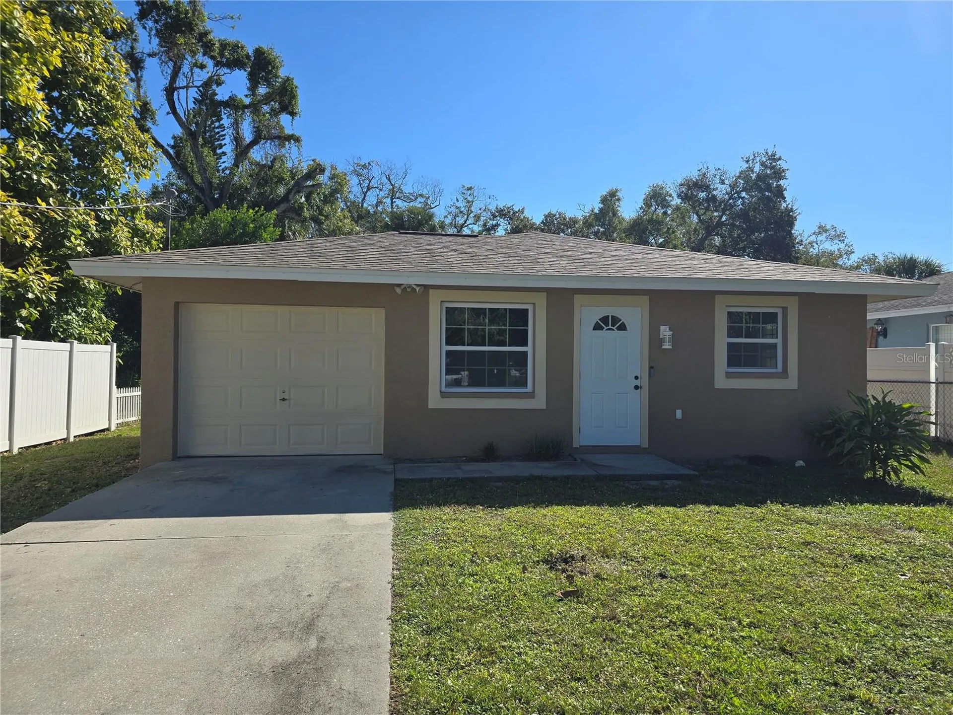 1215 6th Street W Bradenton FL 34205
