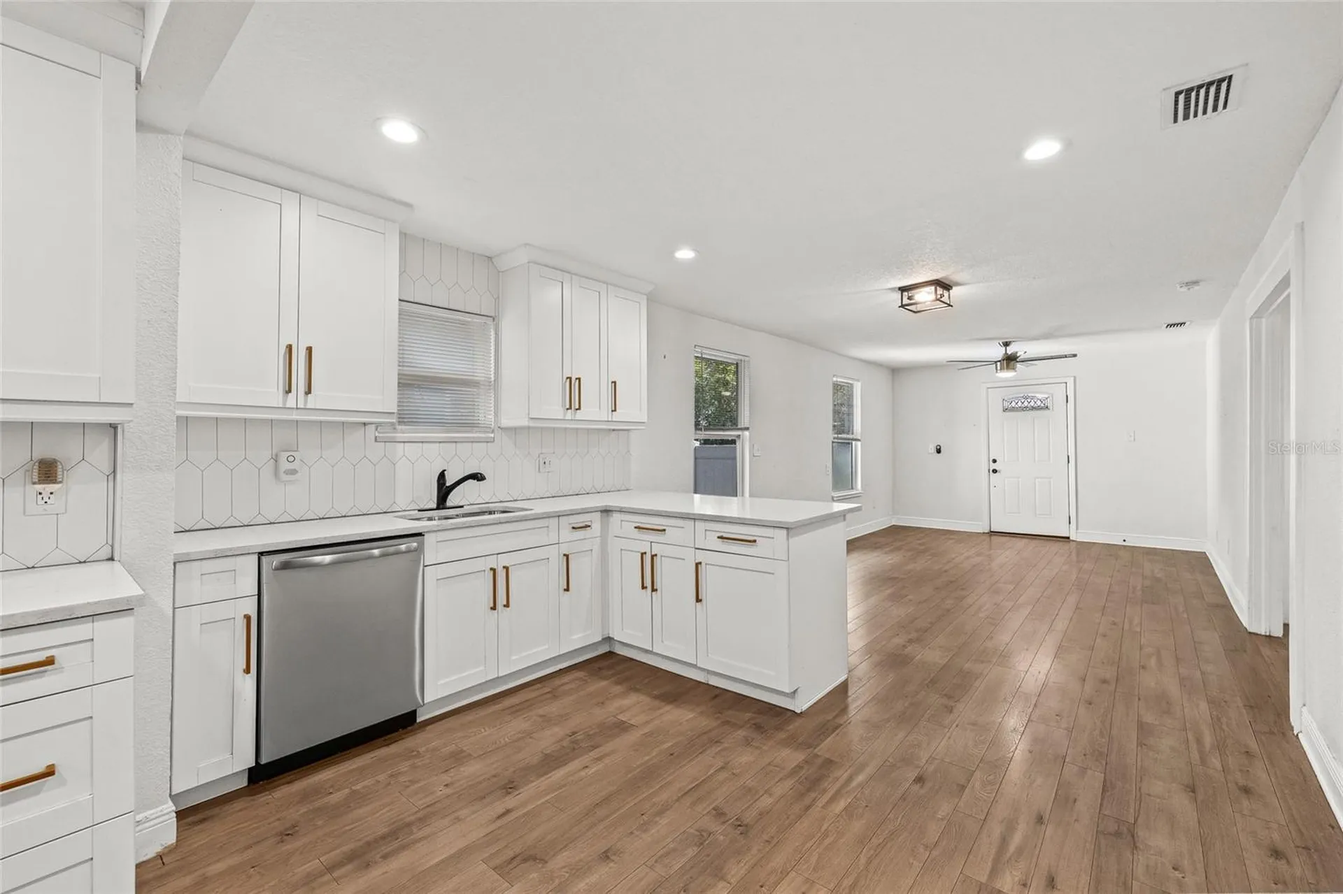 210 E Cluster Avenue Tampa FL 33604