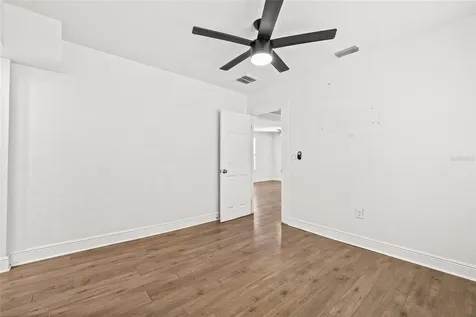210 E Cluster Avenue Tampa FL 33604