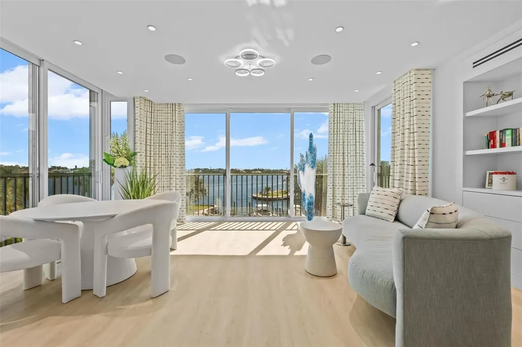 1260 Dolphin Bay Way Sarasota FL 34242