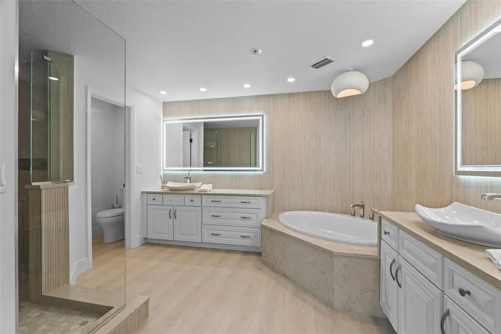 1260 Dolphin Bay Way Sarasota FL 34242