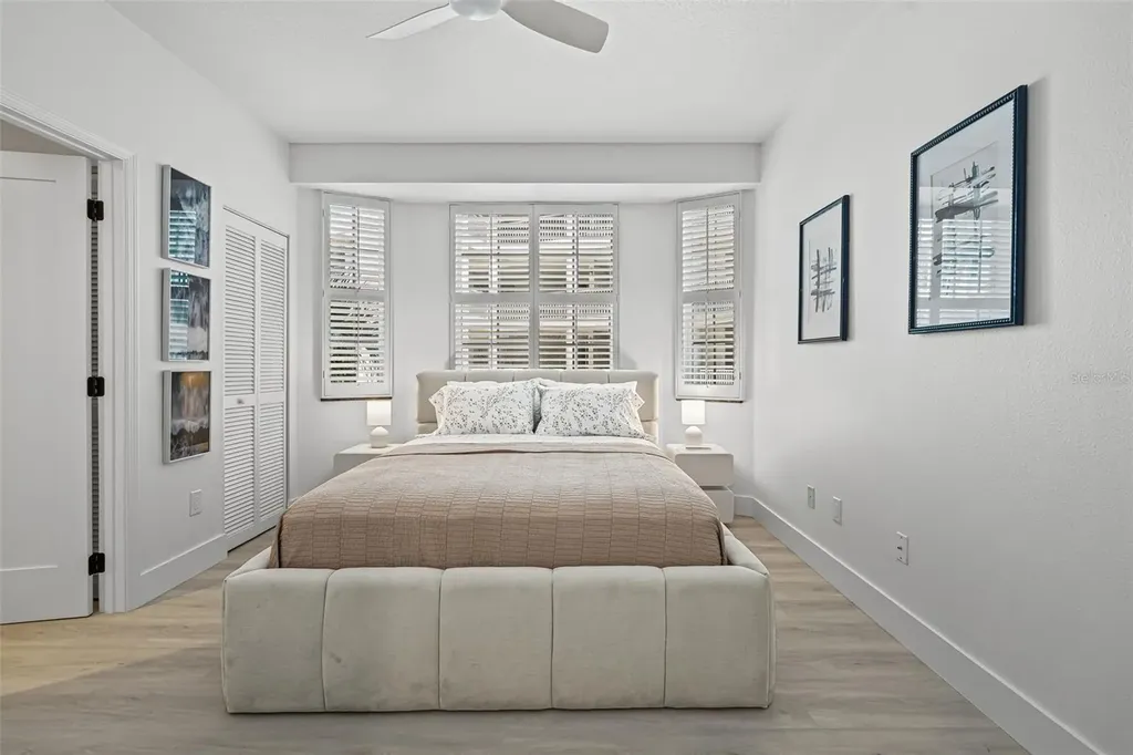 1260 Dolphin Bay Way Sarasota FL 34242