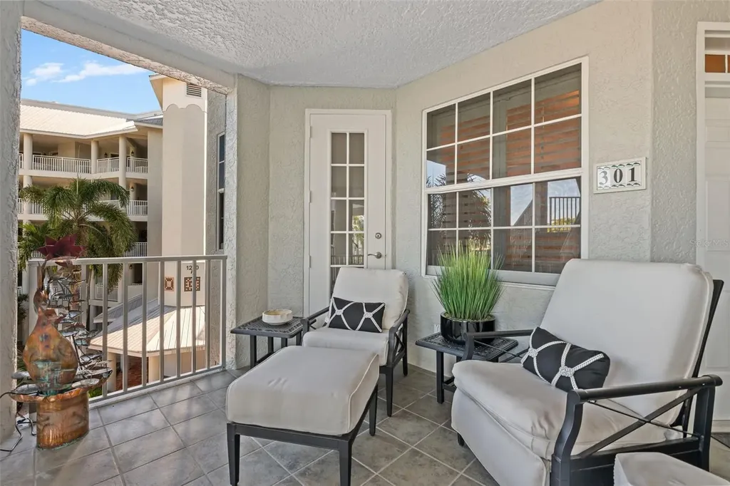 1260 Dolphin Bay Way Sarasota FL 34242