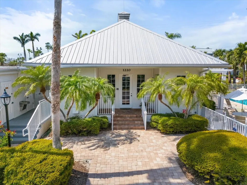 1260 Dolphin Bay Way Sarasota FL 34242