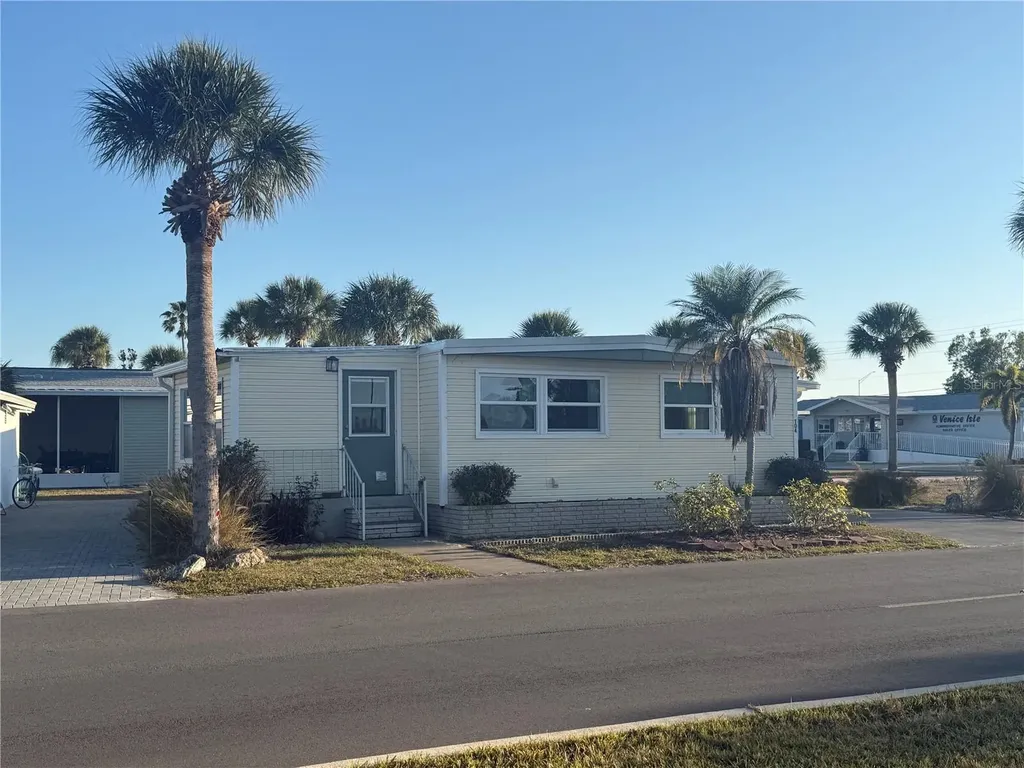 104 Via Veneto Venice FL 34285