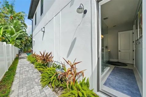 3301 W Lawn Avenue Tampa FL 33611