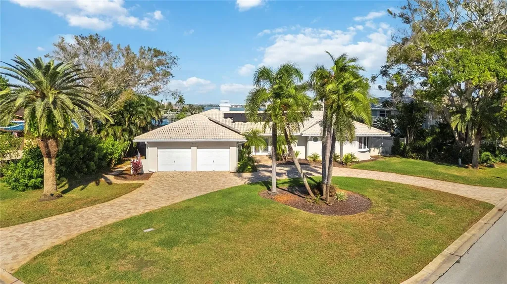 411 Belle Isle Avenue Belleair Beach FL 33786