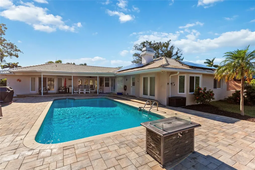 411 Belle Isle Avenue Belleair Beach FL 33786
