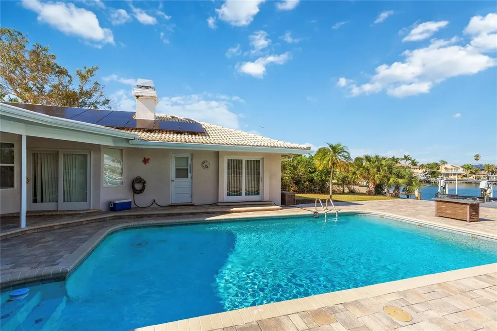 411 Belle Isle Avenue Belleair Beach FL 33786