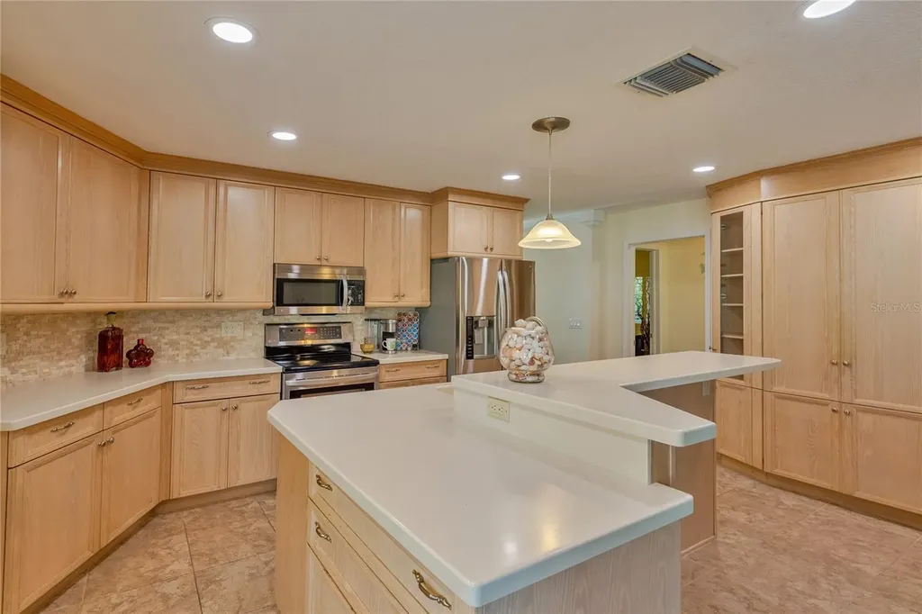411 Belle Isle Avenue Belleair Beach FL 33786