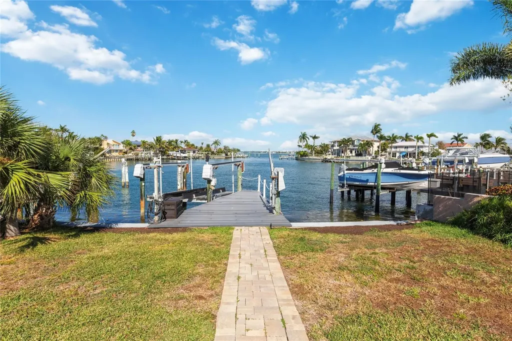 411 Belle Isle Avenue Belleair Beach FL 33786