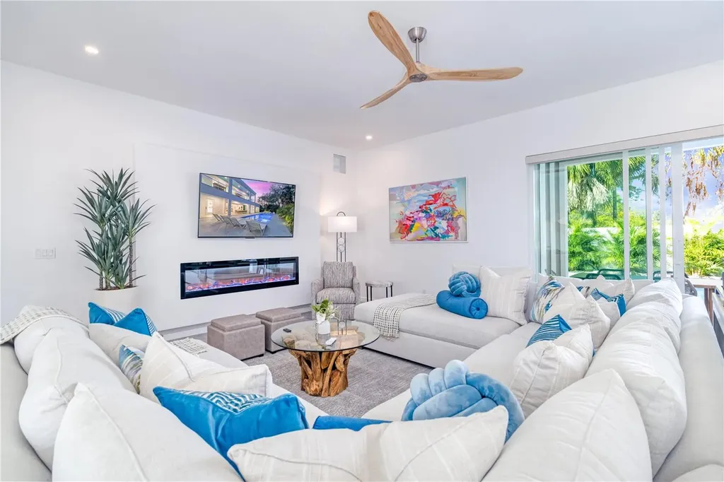 2585 Clematis Street Sarasota FL 34239