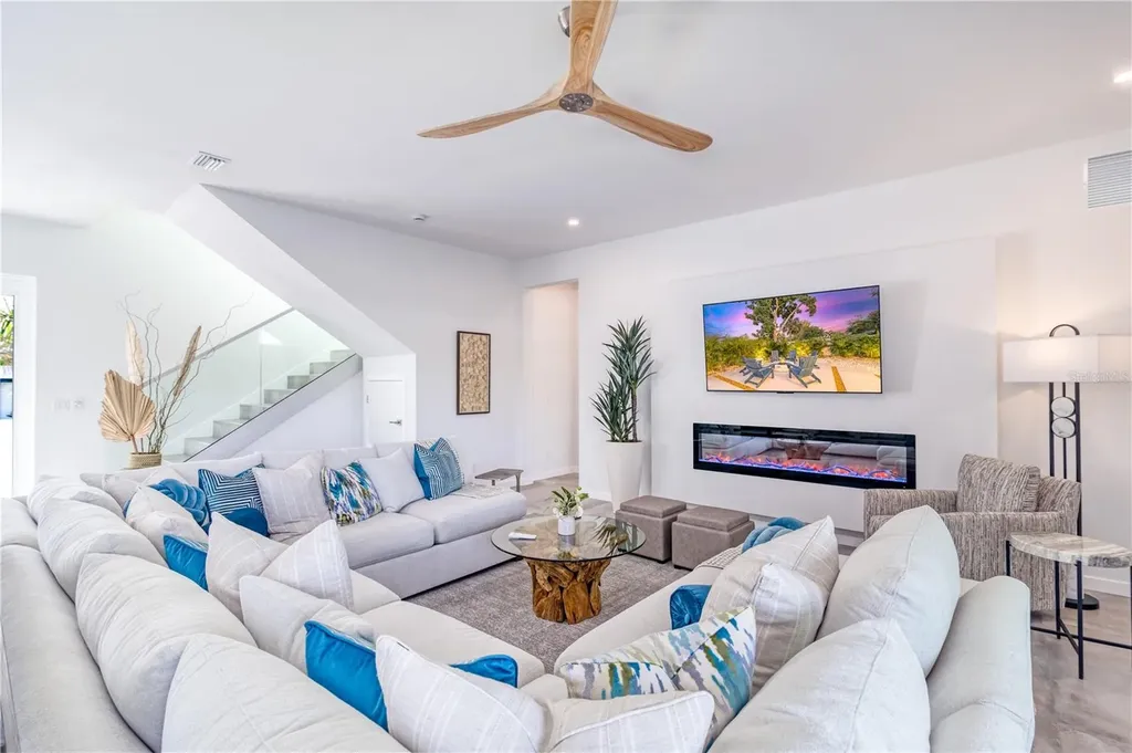 2585 Clematis Street Sarasota FL 34239