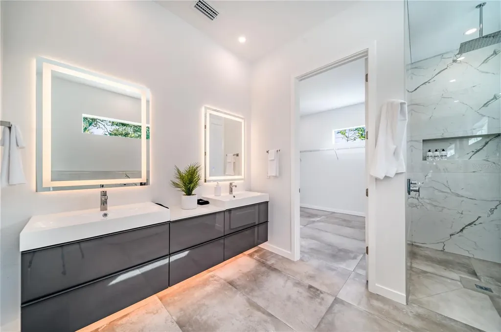 2585 Clematis Street Sarasota FL 34239