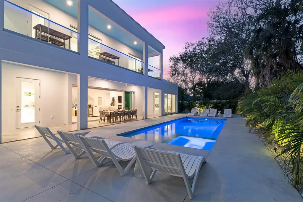 2585 Clematis Street Sarasota FL 34239