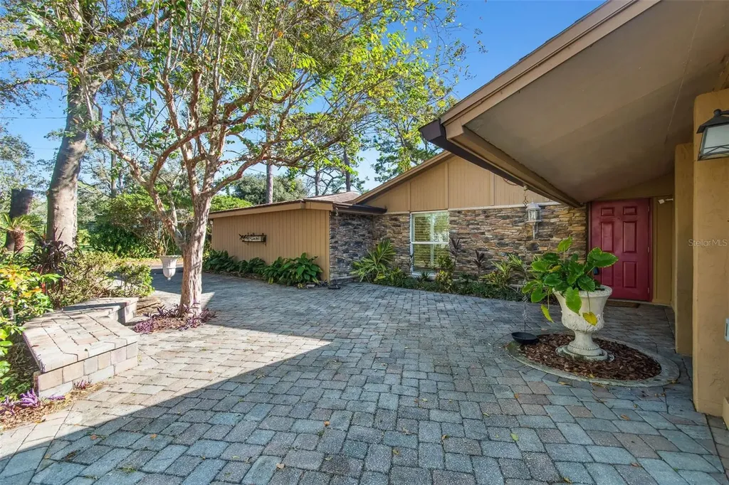 12905 N 52nd Street Temple Terrace FL 33617